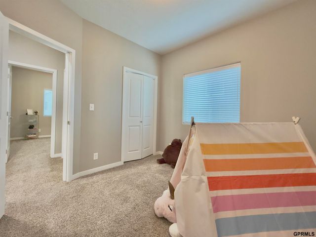 6543 SW 8th Street, Lincoln, NE 68523