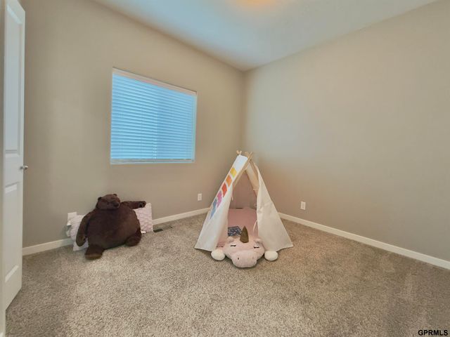 6543 SW 8th Street, Lincoln, NE 68523