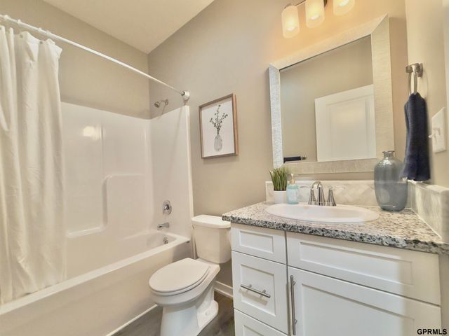 6543 SW 8th Street, Lincoln, NE 68523