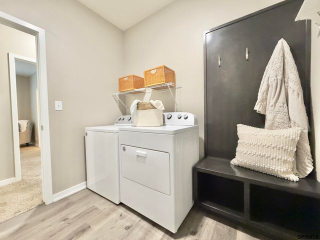 6543 SW 8th Street, Lincoln, NE 68523