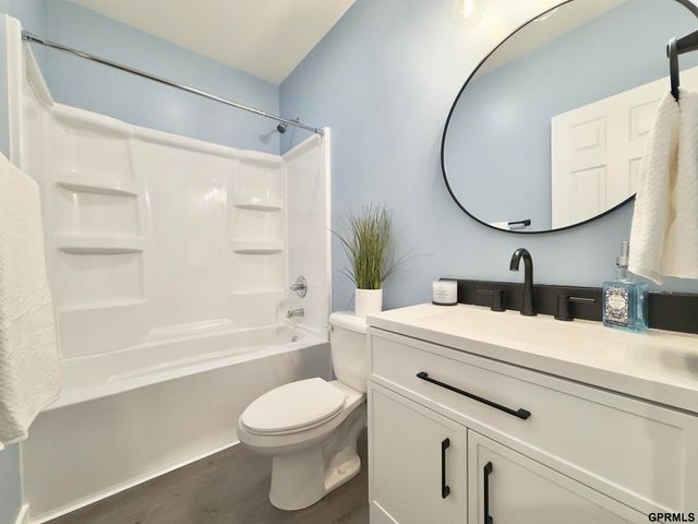 6543 SW 8th Street, Lincoln, NE 68523