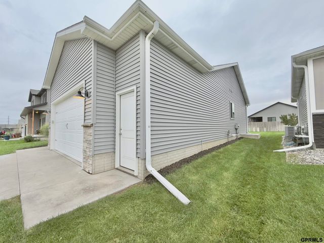 6543 SW 8th Street, Lincoln, NE 68523