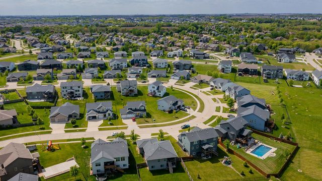 16397 NW Prairie Avenue, Clive, IA 50325