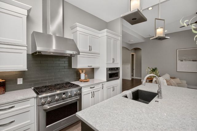 16397 NW Prairie Avenue, Clive, IA 50325