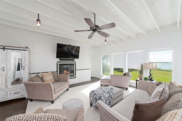 4001 29th Street N, Texas City, TX 77590