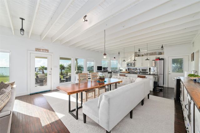 4001 29th Street N, Texas City, TX 77590