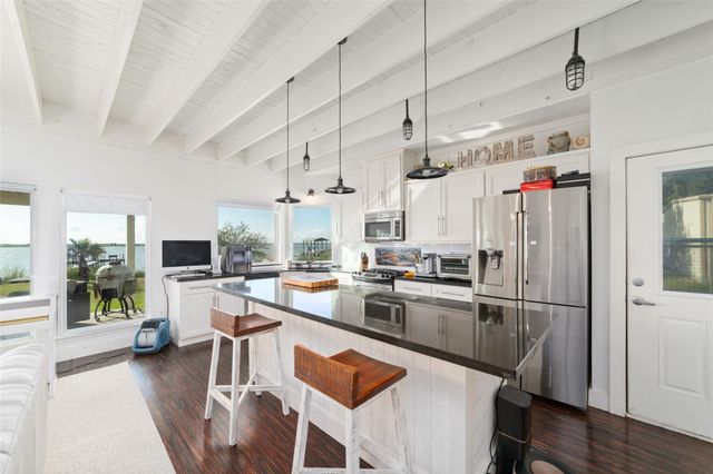 4001 29th Street N, Texas City, TX 77590