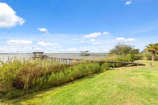 4001 29th Street N, Texas City, TX 77590