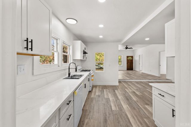 1328 N Redington Street, Hanford, CA 93230