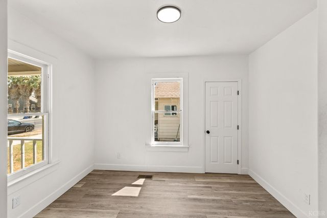 1328 N Redington Street, Hanford, CA 93230