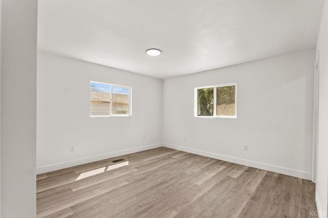 1328 N Redington Street, Hanford, CA 93230