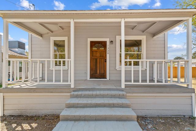 1328 N Redington Street, Hanford, CA 93230