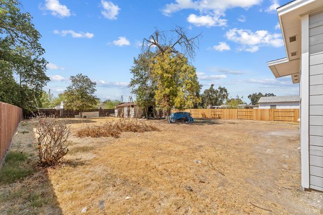 1328 N Redington Street, Hanford, CA 93230