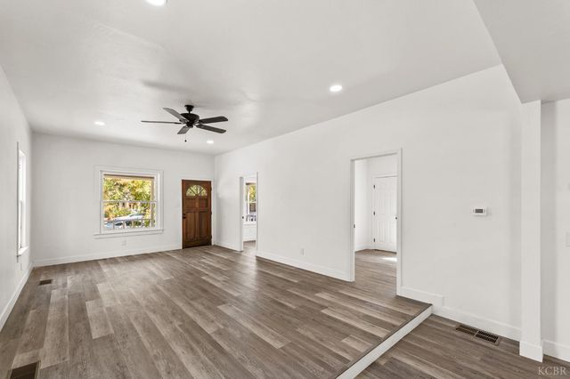 1328 N Redington Street, Hanford, CA 93230