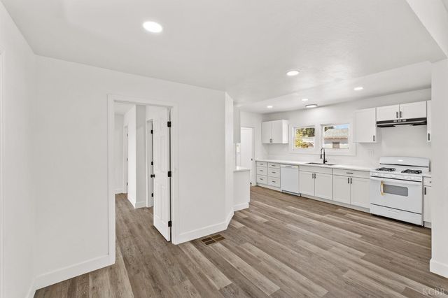 1328 N Redington Street, Hanford, CA 93230