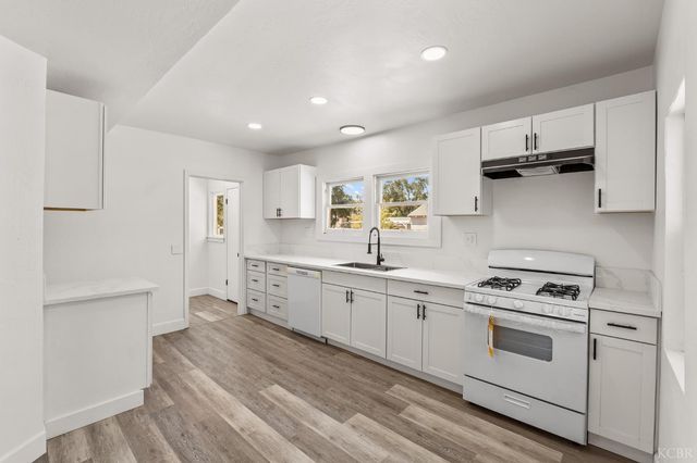 1328 N Redington Street, Hanford, CA 93230