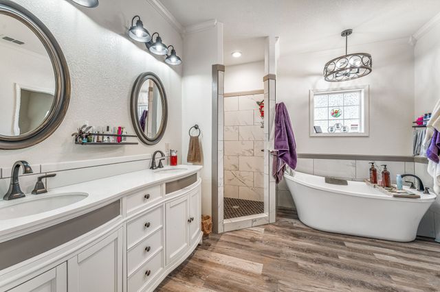 129 Hogan Street, Comanche, TX 76442