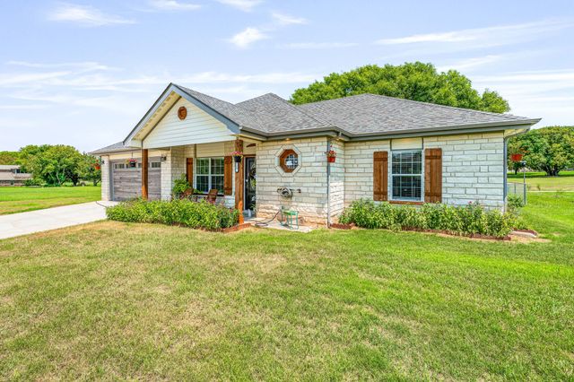 129 Hogan Street, Comanche, TX 76442