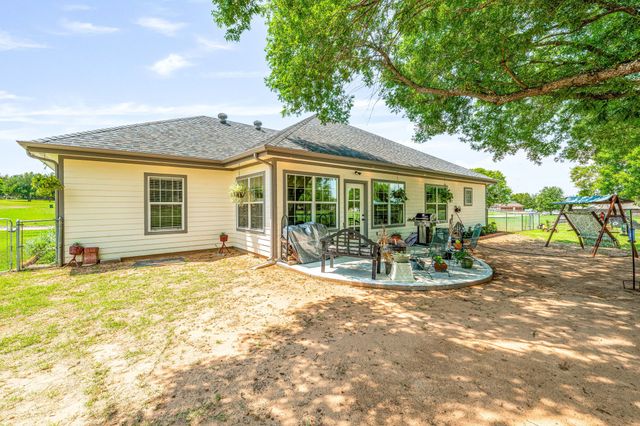 129 Hogan Street, Comanche, TX 76442