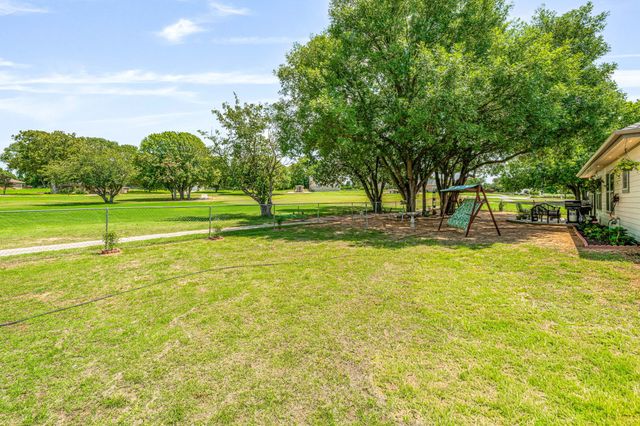 129 Hogan Street, Comanche, TX 76442
