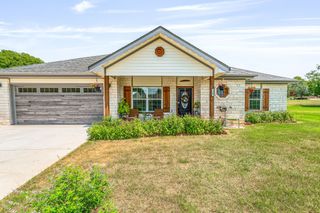 129 Hogan Street, Comanche, TX 76442