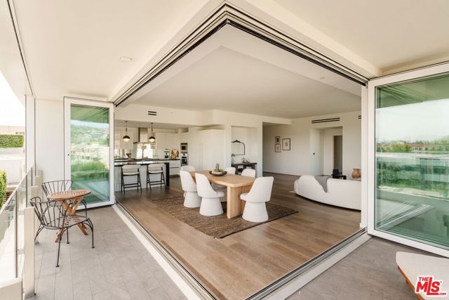 9000 W 3rd Street 403, Los Angeles, CA 90048