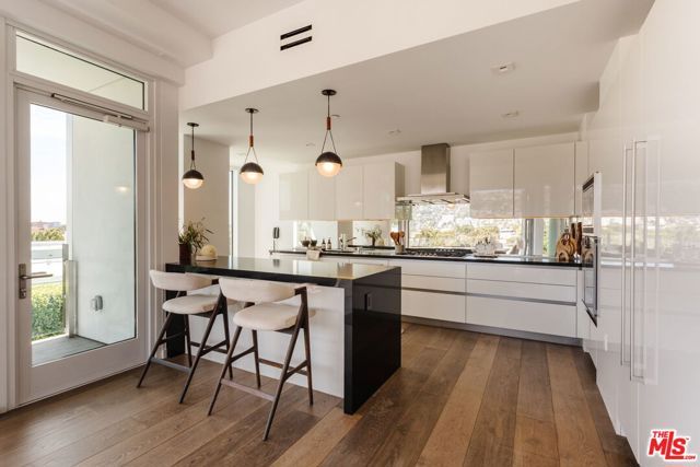 9000 W 3rd Street 403, Los Angeles, CA 90048