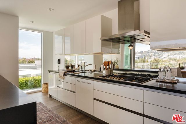 9000 W 3rd Street 403, Los Angeles, CA 90048