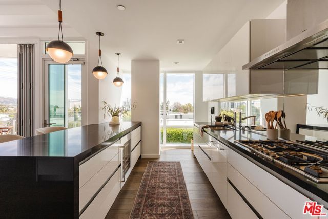 9000 W 3rd Street 403, Los Angeles, CA 90048