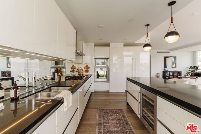 9000 W 3rd Street 403, Los Angeles, CA 90048