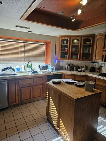 18141 Country Glen Lane, Victorville, CA 92395