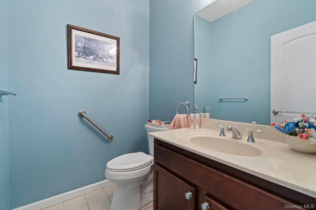 156 Stoneleigh Drive, Riverhead, NY 11901