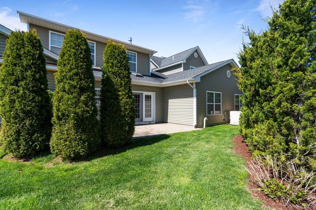 156 Stoneleigh Drive, Riverhead, NY 11901