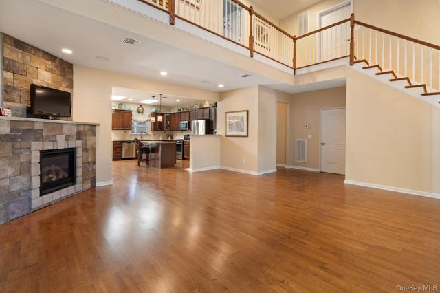 156 Stoneleigh Drive, Riverhead, NY 11901