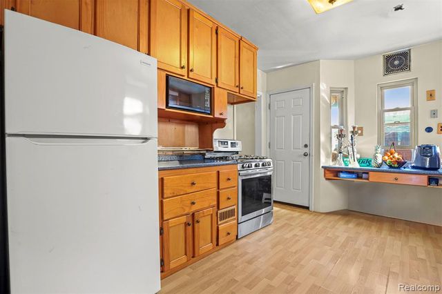 5910 Kendal Street, Dearborn, MI 48126