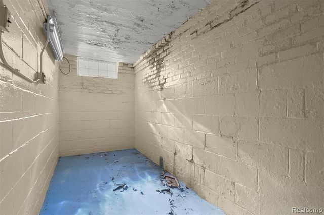 5910 Kendal Street, Dearborn, MI 48126