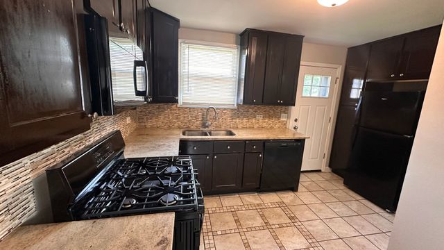 2036 S 15th Avenue, Broadview, IL 60155