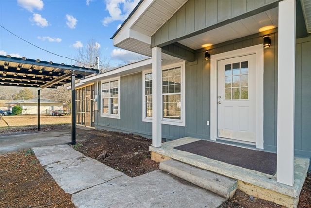 408 Regal Drive, Tunnel Hill, GA 30755