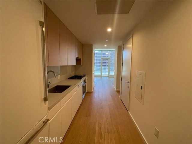 877 Francisco, Los Angeles, CA 90017