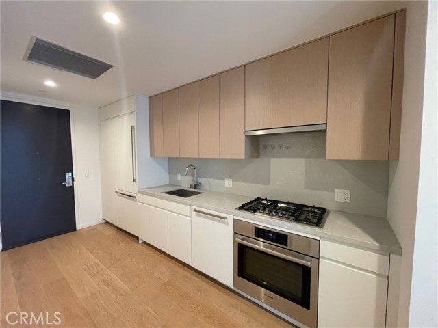 877 Francisco, Los Angeles, CA 90017