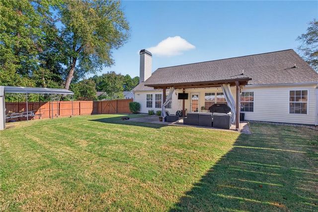 10 Lake Valley Drive, Loganville, GA 30052