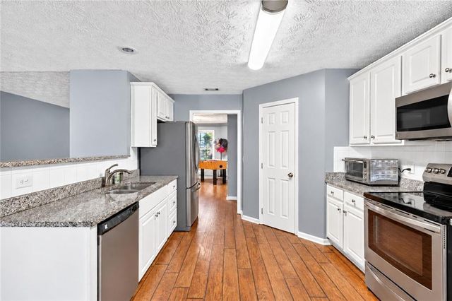 10 Lake Valley Drive, Loganville, GA 30052