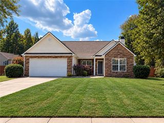 10 Lake Valley Drive, Loganville, GA 30052
