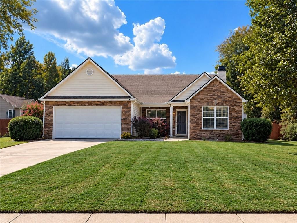 10 Lake Valley Drive, Loganville, GA 30052