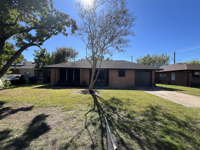 717 Grantham Road, Baytown, TX 77521