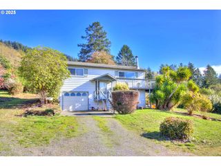16493 LOVELL Ln, Brookings, OR 97415
