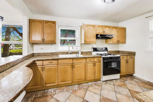 5100 N Mobile Avenue, Chicago, IL 60630