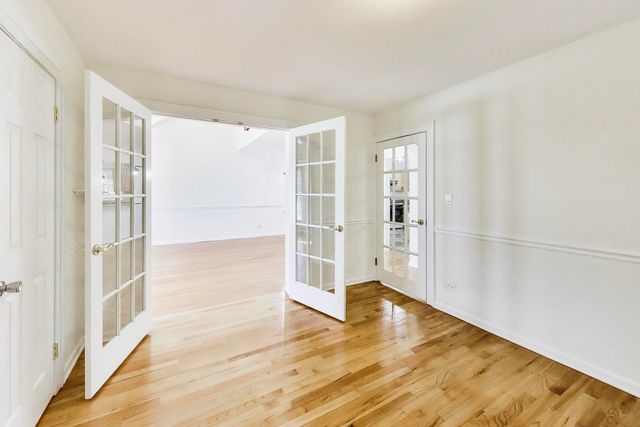 5100 N Mobile Avenue, Chicago, IL 60630