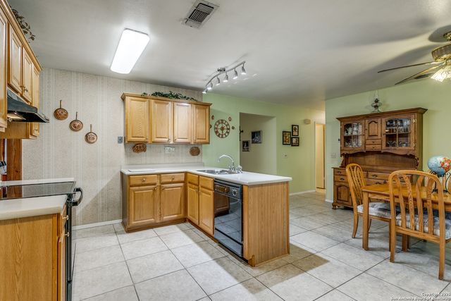 7616 Old Spanish Tr, Live Oak, TX 78233