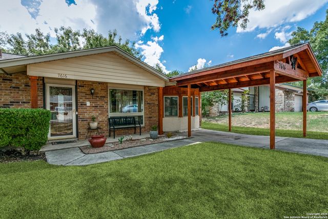 7616 Old Spanish Tr, Live Oak, TX 78233